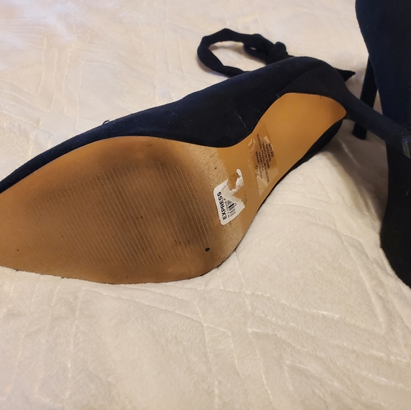 Express Black Pumps - Picture 3 of 3